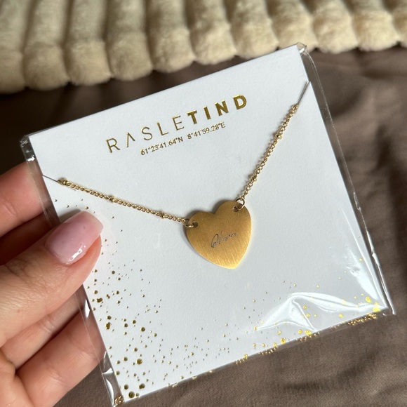 Gold Customized name plate heart necklace OLIVER - Picture 6 of 7